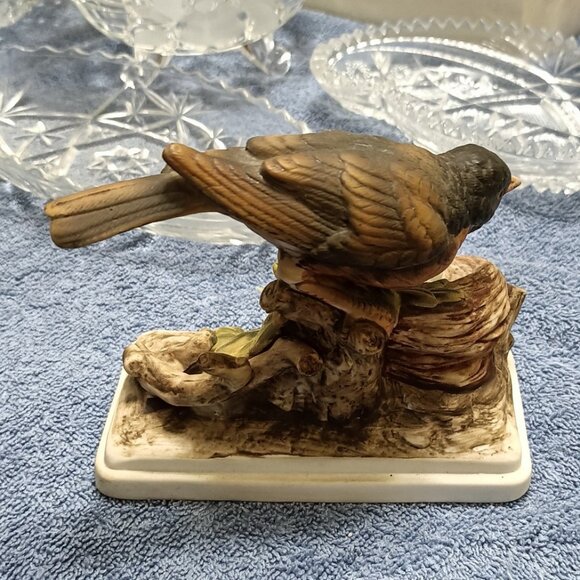Vintage Lefton, Porcelain Robin Figurine . Hand Painted. Made in Japan - Picture 5 of 9
